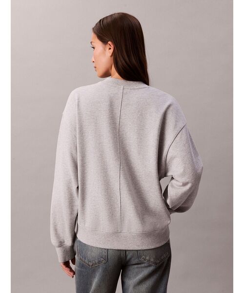 Calvin Klein（カルバン・クライン）の「スウェット - プレミアムテリーVネックトレーナー（スウェット・レディース・グレー・S/XS）」の4枚目の写真