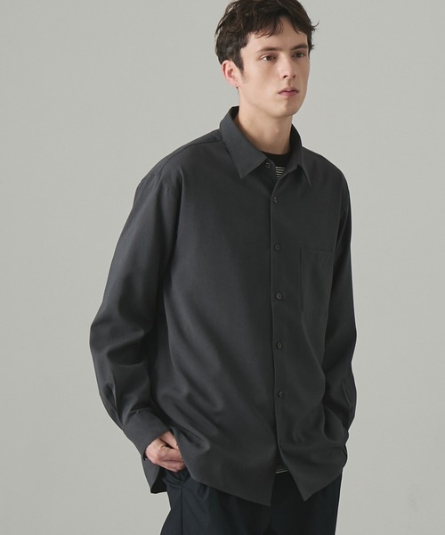 EASENCE(イーズエンス)の「【EASENCE】ハイコンフォート リラックスフィット レギュラーカラー長袖シャツ / 速乾・UVカット・イージーケア(シャツ/ブラウス・メンズ・ブルー系/ホワイト/サックスブルー/ダークグレー/ベージュ系/ネイビー/ダークブラウン・S/M/L/XL)」の2枚目の写真