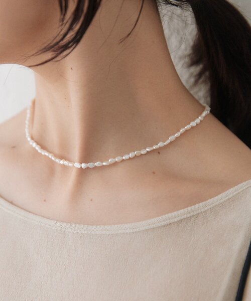RIVE DROITE(リヴドロワ)の「【デイリー使いに】淡水パール×ステンレスショートネックレス(ネックレス・レディース・シルバー・FREE)」の4枚目の写真