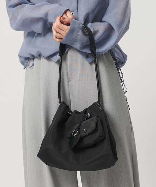 BEAUTY&YOUTH UNITED ARROWS(ビューティーアンドユースユナイテッドアローズ)の「ポリエステル チャーム ドロスト バッグ(ショルダーバッグ・レディース・ブラック/ナチュラル・FREE)」の6枚目の写真