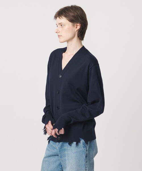 LOEFF(ロエフ)の「<LOEFF>ダメージ Vネック カーディガン UNISEX(カーディガン/ボレロ・レディース・ブラック/ネイビー/ブラウン系・2/1/0)」の6枚目の写真