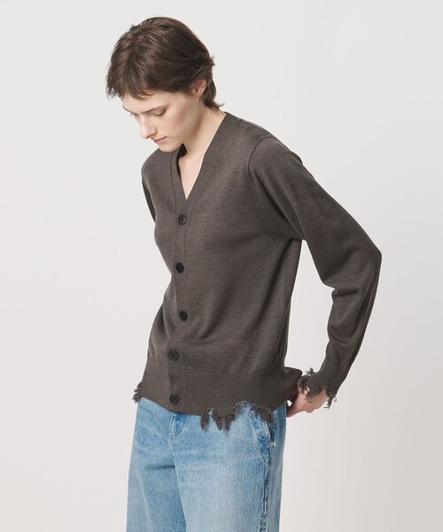 LOEFF(ロエフ)の「<LOEFF>ダメージ Vネック カーディガン UNISEX(カーディガン/ボレロ・レディース・ブラック/ネイビー/ブラウン系・2/1/0)」の10枚目の写真