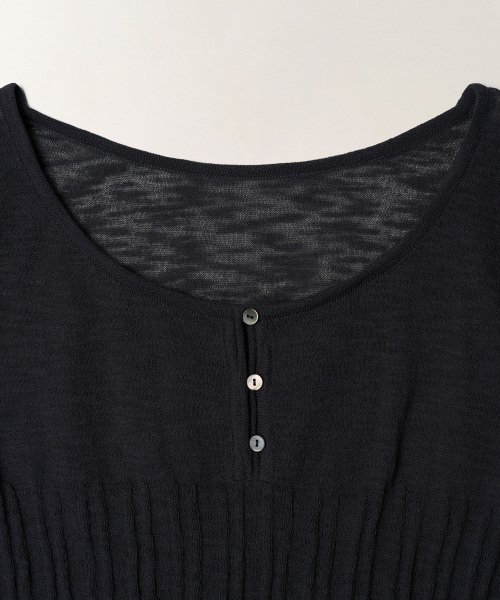 TTUDEMENT(トュードメント)の「TWO-WAY SHORT SLEEVE KNIT TOP_CHARCOAL(ニット/セーター・レディース・その他・FREE)」の4枚目の写真