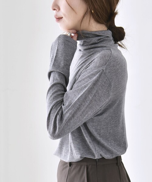 quaranciel（カランシエル）の「quaranciel:〈手洗い可能〉ウール ミックス シアー タートルネック プルオーバー（Tシャツ/カットソー・レディース・グレー/ホワイト/ブラック/パープル・40/38）」の4枚目の写真