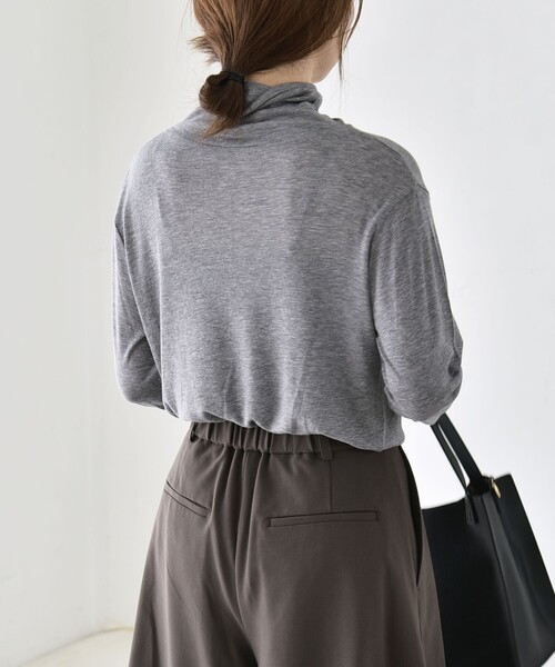 quaranciel（カランシエル）の「quaranciel:〈手洗い可能〉ウール ミックス シアー タートルネック プルオーバー（Tシャツ/カットソー・レディース・グレー/ホワイト/ブラック/パープル・40/38）」の5枚目の写真