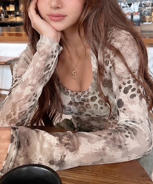 SHEENA（シーナ）の「レオパードストレッチシアートップス（Tシャツ/カットソー・レディース・グレイッシュベージュ・M）」の3枚目の写真