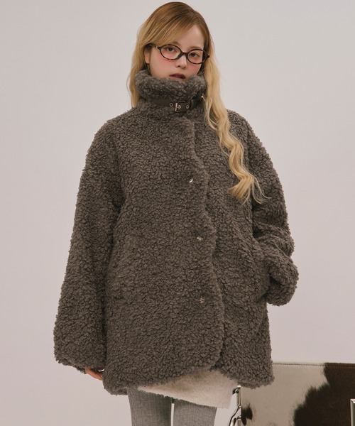 loin nuit(ロワンニュイ)の「nuance button poodle coat / ニュアンスボタンプードルコート(ムートンコート・レディース・ブラック/ブルー/ブラウン/アイボリー/イエロー・FREE)」の3枚目の写真