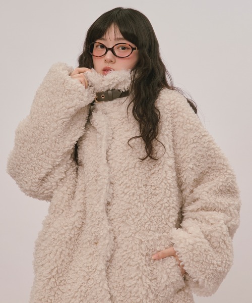 loin nuit(ロワンニュイ)の「nuance button poodle coat / ニュアンスボタンプードルコート(ムートンコート・レディース・ブラック/ブルー/ブラウン/アイボリー/イエロー・FREE)」の1枚目の写真
