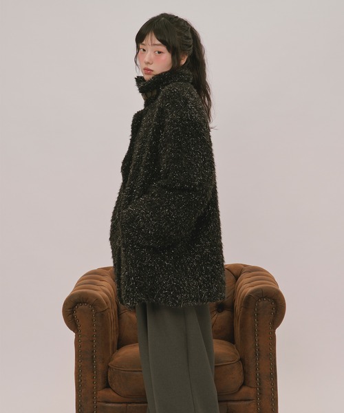 loin nuit(ロワンニュイ)の「nuance button poodle coat / ニュアンスボタンプードルコート(ムートンコート・レディース・ブラック/ブルー/ブラウン/アイボリー/イエロー・FREE)」の19枚目の写真