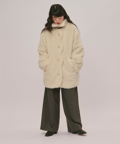 loin nuit(ロワンニュイ)の「nuance button poodle coat / ニュアンスボタンプードルコート(ムートンコート・レディース・ブラック/ブルー/ブラウン/アイボリー/イエロー・FREE)」の22枚目の写真