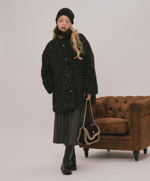 loin nuit(ロワンニュイ)の「nuance button poodle coat / ニュアンスボタンプードルコート(ムートンコート・レディース・ブラック/ブルー/ブラウン/アイボリー/イエロー・FREE)」の12枚目の写真