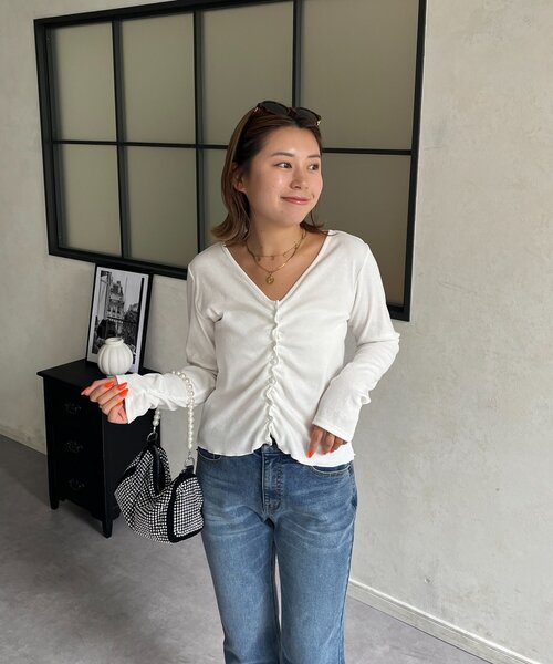 prose verse(プロズヴェール)の「【MOMO】フロントギャザーボタンVネックトップス(Tシャツ/カットソー・レディース・ブラック/オフホワイト・LARGE/MEDIUM)」の15枚目の写真