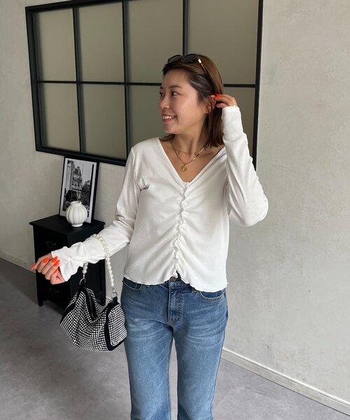 prose verse(プロズヴェール)の「【MOMO】フロントギャザーボタンVネックトップス(Tシャツ/カットソー・レディース・ブラック/オフホワイト・LARGE/MEDIUM)」の16枚目の写真