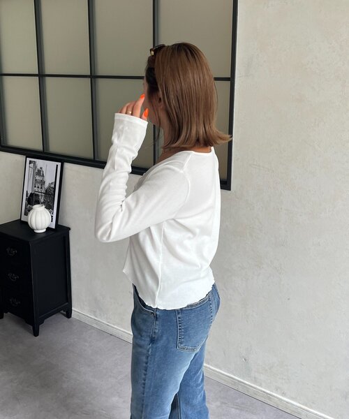 prose verse(プロズヴェール)の「【MOMO】フロントギャザーボタンVネックトップス(Tシャツ/カットソー・レディース・ブラック/オフホワイト・LARGE/MEDIUM)」の17枚目の写真