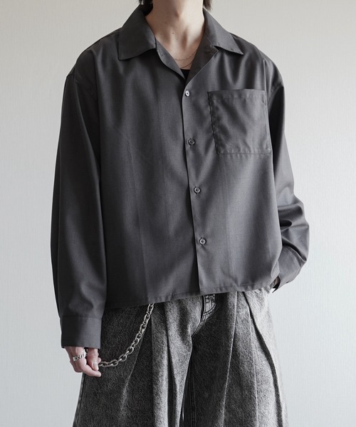 ELLUV(エルブ)の「【ELLUV/エルヴ】ファインドレープTRクロス ショート丈 2way レギュラー/オープンカラーシャツ(シャツ/ブラウス・メンズ・グレー/ホワイト/ダークブラック・S/M/L)」の2枚目の写真