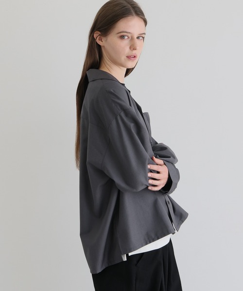 ELLUV(エルブ)の「【ELLUV/エルヴ】ファインドレープTRクロス ショート丈 2way レギュラー/オープンカラーシャツ(シャツ/ブラウス・メンズ・グレー/ホワイト/ダークブラック・S/M/L)」の18枚目の写真