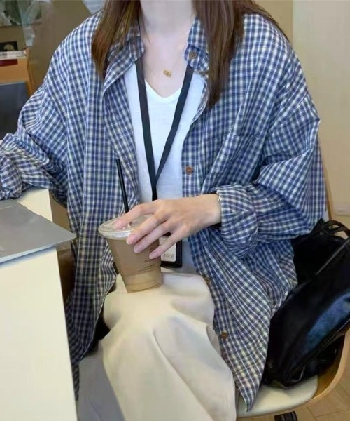 maison de LATIR(メゾンドラティール)の「さらっと羽織れて着映える、大人のチェックシャツ(シャツ/ブラウス・レディース・ブルー・FREE)」の1枚目の写真