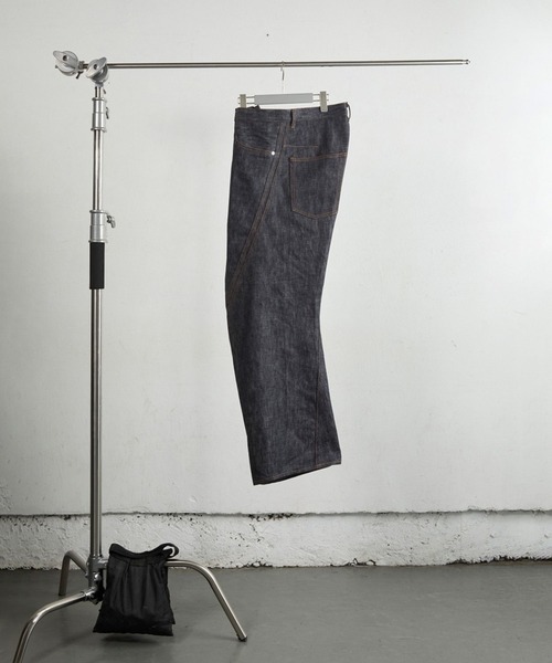 NVRFRGT（ネヴァーフォーゲット）の「【NVRFRGT】3D TWISTED WIDE LEG JEANS / NF252P06（デニムパンツ・メンズ・ブルー・1/2/3）」の5枚目の写真