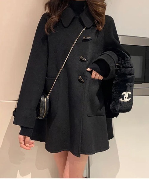 LUCPY(ラクピー)の「ビッグカラートグルボタンミドルコート(その他アウター・レディース・ブラック・X-LARGE/LARGE/MEDIUM/SMALL)」の2枚目の写真