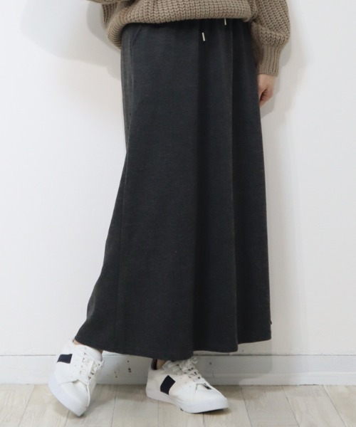 DISKEEN SURE(ディスキーンシュアー)の「細見えシルエットで体型カバーもお任せ!ヘリンボーン フレアロングスカート(スカート・レディース・チャコール/ブラック・FREE)」の4枚目の写真