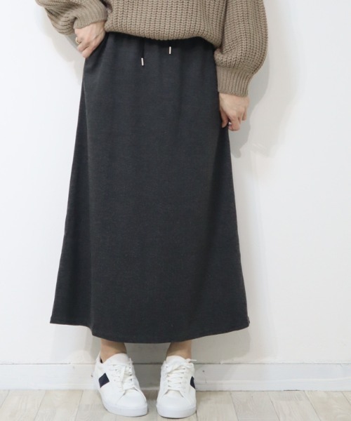 DISKEEN SURE(ディスキーンシュアー)の「細見えシルエットで体型カバーもお任せ!ヘリンボーン フレアロングスカート(スカート・レディース・チャコール/ブラック・FREE)」の7枚目の写真
