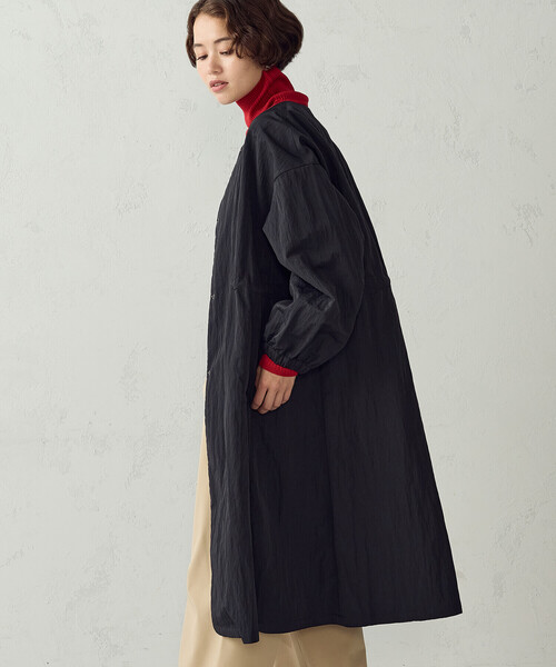 COMME CA ISM(コムサイズム)の「ノーカラー ニュアンス オーバーサイズコート(トレンチコート・レディース・ブラック/ベージュ・L/M)」の19枚目の写真