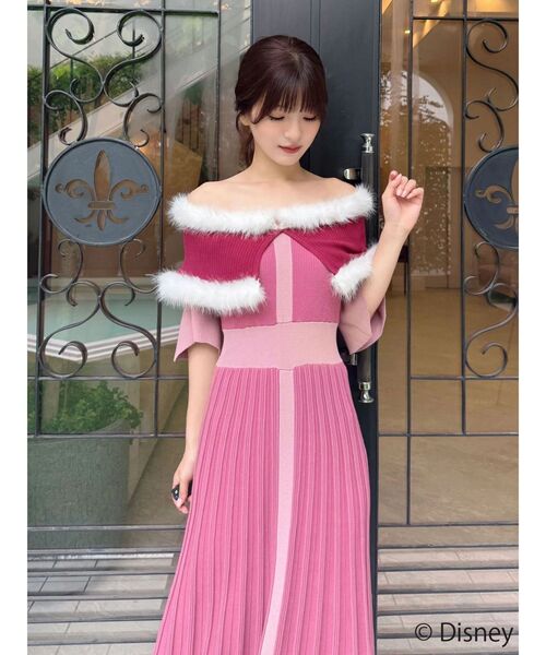 MERCURYDUO(マーキュリーデュオ)の「【ディズニーコレクション】美女と野獣/ファーケープニットワンピース(ワンピース・レディース・ピンク・SMALL/MEDIUM/FREE)」の3枚目の写真