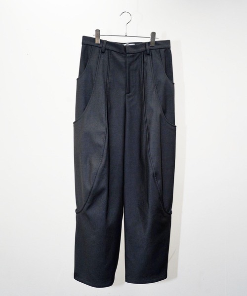 GOAT ESSENCE(ゴートエッセンス)の「GOAT ESSENCE / ゴートエッセンス TUCK CURVED WIDE PANTS(スラックス・メンズ・ブラック/グレー・2/1)」の11枚目の写真