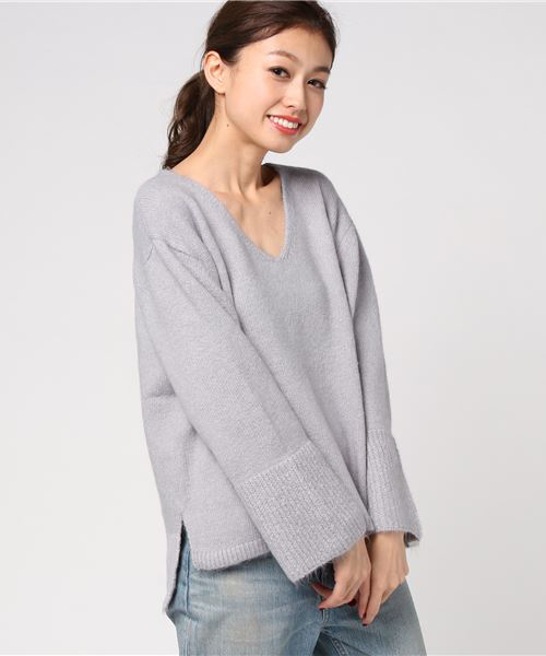 earth music&ecology（アースミュージックアンドエコロジー）の「・Vネック袖フレアニットプルオーバー（ニット/セーター・レディース・ピンク/ブラック/アイボリー/サックスブルー・FREE）」の11枚目の写真