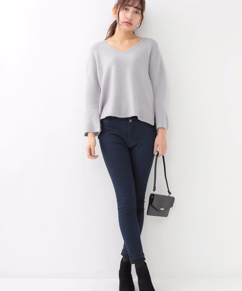 earth music&ecology（アースミュージックアンドエコロジー）の「・Vネック袖フレアニットプルオーバー（ニット/セーター・レディース・ピンク/ブラック/アイボリー/サックスブルー・FREE）」の12枚目の写真