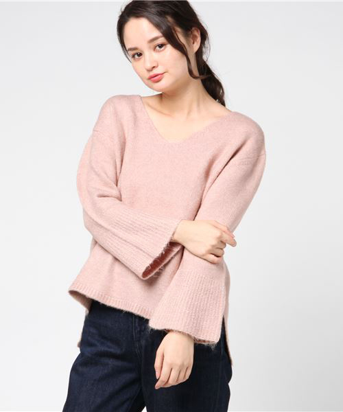 earth music&ecology（アースミュージックアンドエコロジー）の「・Vネック袖フレアニットプルオーバー（ニット/セーター・レディース・ピンク/ブラック/アイボリー/サックスブルー・FREE）」の4枚目の写真