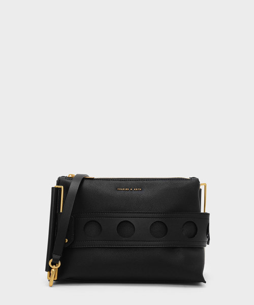 CHARLES & KEITH（チャールズ & キース）の「カットアウトディテールクラッチ / CUT OUT DETAIL CLUTCH（メッセンジャーバッグ・レディース・ブラック/クリアレッド・M）」の2枚目の写真