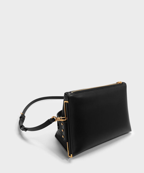 CHARLES & KEITH（チャールズ & キース）の「カットアウトディテールクラッチ / CUT OUT DETAIL CLUTCH（メッセンジャーバッグ・レディース・ブラック/クリアレッド・M）」の5枚目の写真