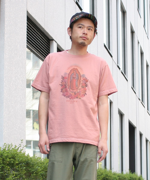 チチカカ(チチカカ)の「メキシコグアダルーペプリントTシャツ(Tシャツ/カットソー・メンズ・オートミール/ブルー/ピンク・FREE)」の3枚目の写真