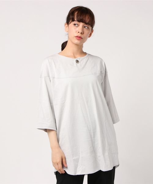 SpinnerBait（スピナーベイト）の「【SPINNER BAIT】スピナーベイト コンチョボタン ヘンリーネックカットソー (113BD)（Tシャツ/カットソー・レディース・レッド/ベージュ/ネイビー/ホワイト/ライトグレー・46/42/44）」の3枚目の写真