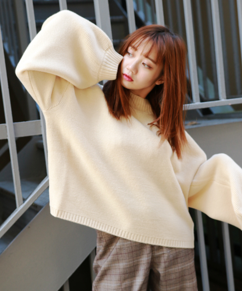 apres jour(アプレジュール)の「そでボリュームニット【ZOZOTOWN限定アイテム】(ニット/セーター・レディース・アイボリー/ラベンダー/ベージュ/ダークブルー/モカ/ブラック/ボルドー・フリー)」の2枚目の写真