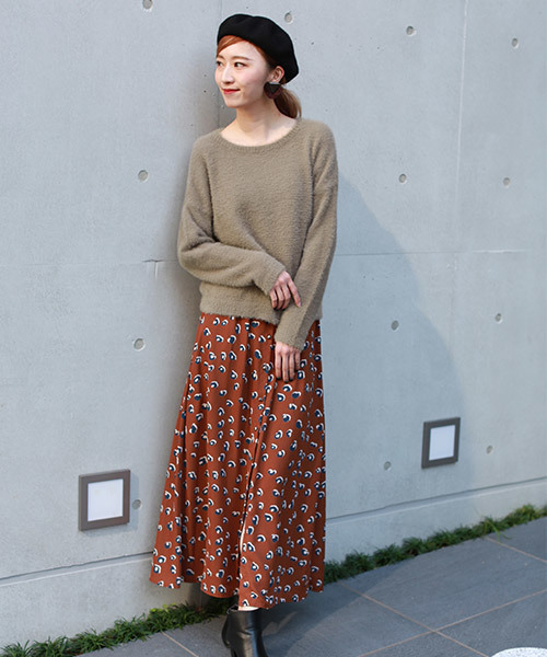 REAL CUBE(リアルキューブ)の「REAL CUBE フェザーシャギーニット(ニット/セーター・レディース・パープル/マスタード/アイボリー/ロイヤルブルー/ダークベージュ/レッドパープル・M/L)」の12枚目の写真