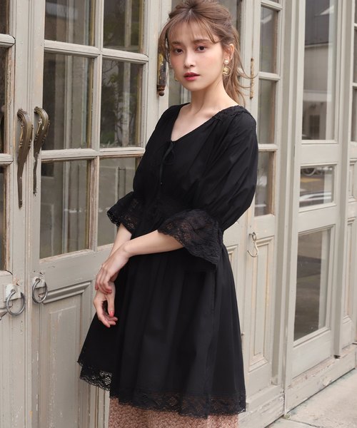 one after another NICE CLAUP（ワンアフターアナザーナイスクラップ）の「レース切替えコットンチュニック（チュニック・レディース・ブラック/オフホワイト/アイボリー/ラベンダー・FREE）」の3枚目の写真