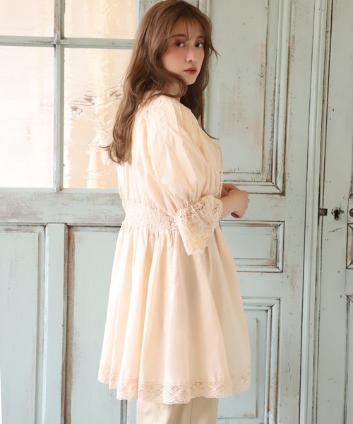 one after another NICE CLAUP（ワンアフターアナザーナイスクラップ）の「レース切替えコットンチュニック（チュニック・レディース・ブラック/オフホワイト/アイボリー/ラベンダー・FREE）」の12枚目の写真