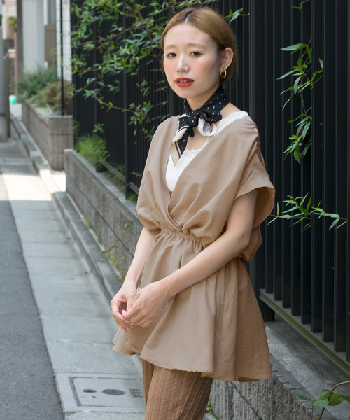 w closet(ダブルクローゼット)の「カシュクールウエストマークプルオーバー(シャツ/ブラウス・レディース・ブラック/ラベンダー/ライトベージュ・FREE)」の2枚目の写真