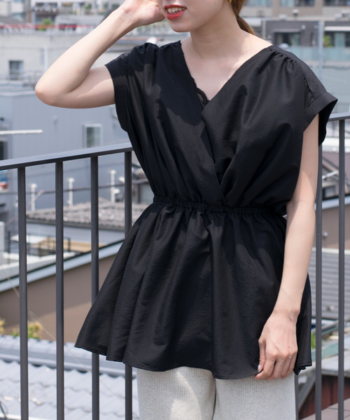 w closet(ダブルクローゼット)の「カシュクールウエストマークプルオーバー(シャツ/ブラウス・レディース・ブラック/ラベンダー/ライトベージュ・FREE)」の1枚目の写真