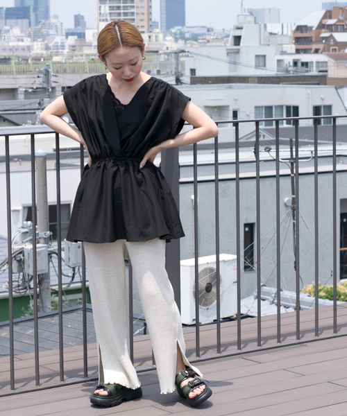 w closet(ダブルクローゼット)の「カシュクールウエストマークプルオーバー(シャツ/ブラウス・レディース・ブラック/ラベンダー/ライトベージュ・FREE)」の4枚目の写真