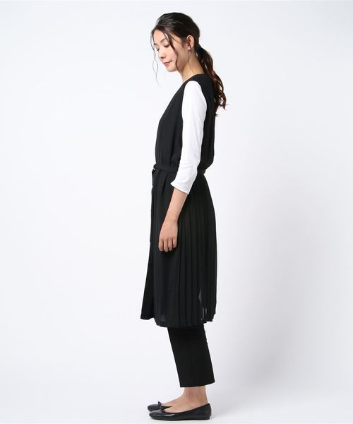 ASTORIA ODIER(アストリアオディール)の「バックプリーツ ジレワンピース(トレンチコート・レディース・ブラック/ベージュ/マスタード・MEDIUM)」の5枚目の写真