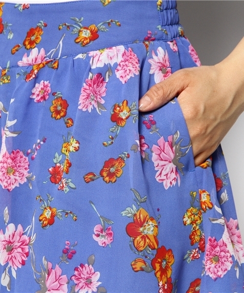 one after another NICE CLAUP(ワンアフターアナザーナイスクラップ)の「【ナイスクラップ】花柄シフォンキュロット(その他パンツ・レディース・オフホワイト/レッド/ブルー・FREE)」の6枚目の写真