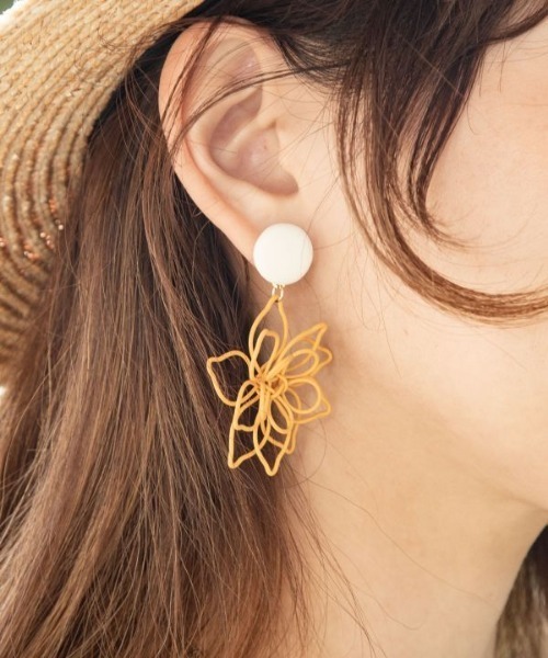 チャイハネ（チャイハネ）の「【チャイハネ】ワイヤーワークフラワーピアス（ピアス（両耳用）・レディース・ブラック/パープル/レッド/イエロー・FREE）」の3枚目の写真