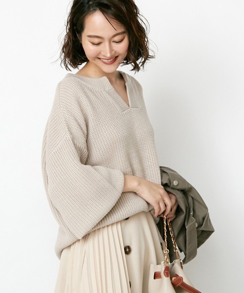 STYLEBLOCK（スタイルブロック）の「片畦編みキーネックビッグシルエットボリュームスリーブニット（ニット/セーター・レディース・ブラック/ベージュ/アイボリー/グリーン系その他/パープル系その他・M）」の3枚目の写真