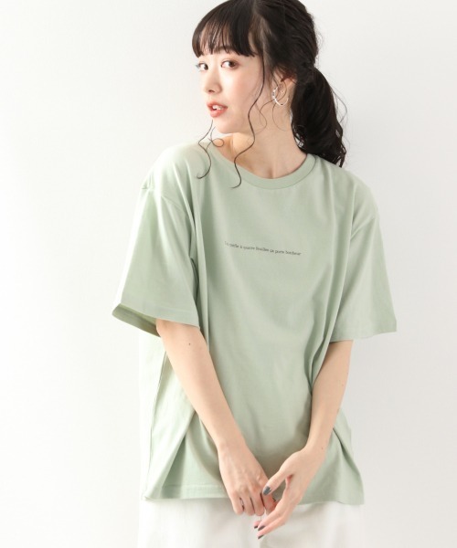 LOWRYS FARM(ローリーズファーム)の「レタリングTEE 875861(Tシャツ/カットソー・レディース・オフホワイト/ベージュ/グリーン系その他/ブラック・FREE)」の1枚目の写真