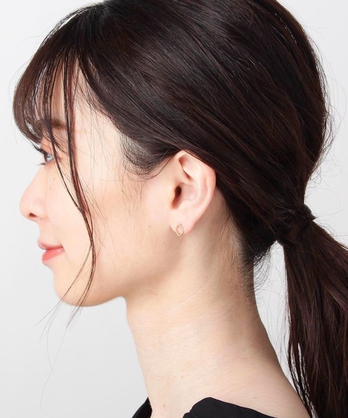 COCOSHNIK(ココシュニック)の「K18ねじりフープ スタッドピアス(ピアス(両耳用)・レディース・ホワイト系その他7・00)」の7枚目の写真