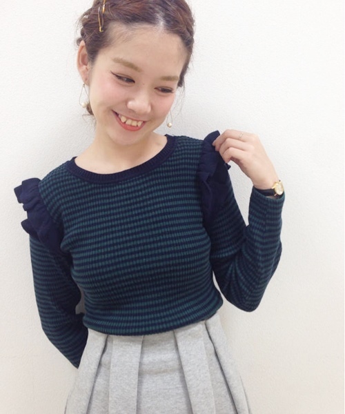 Chico（チコ）の「肩フリルニット（ニット/セーター・レディース・ホワイト/グレー/ブラック/オフホワイト/ネイビー・FREE）」の5枚目の写真