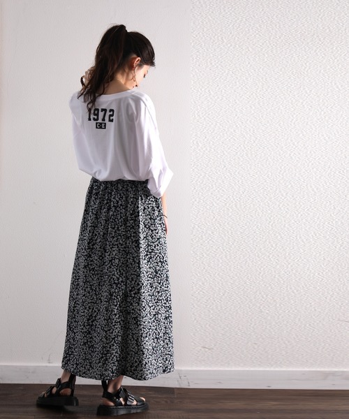 classicalelf(クラシカルエルフ)の「1972 オーバーサイズ バックプリントロング丈クルーネックロゴTシャツ(半袖)(Tシャツ/カットソー・レディース・ホワイト/ブラック/杢グレー・MEDIUM/LARGE/X-LARGE)」の15枚目の写真